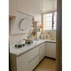 China Custom Make High Gloss Lacquer with Free Handles Modern Kitchen Cabinet wholesale