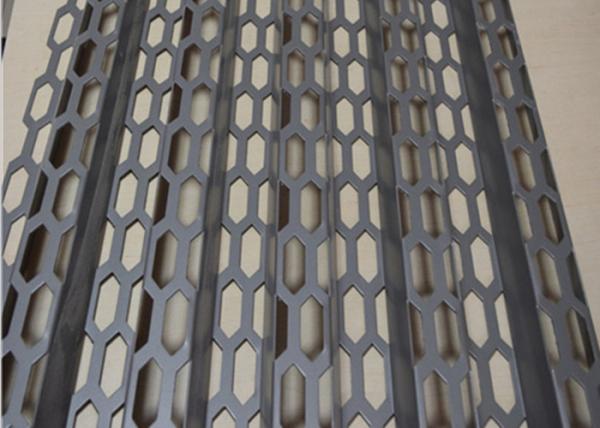 Hexagonal Bending Architectural Metal Screen High Ventilation Rate For Space
