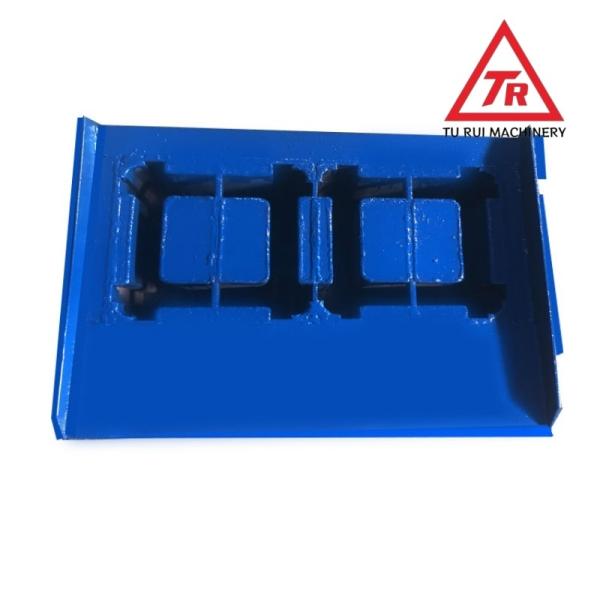 Fatigue Resistant Interlocking Block Mold High Accuracy Prevents Rust 2 Cavities