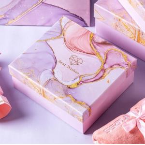 China Pink Cardboard Gift Packaging Boxes UV Varnish Art Paper Gift Box With Gold Powder supplier