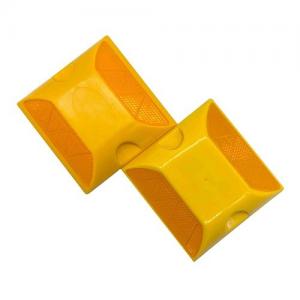 China ABS Plastic Motorway Amber Studs Custom Reflective Amber Stud supplier
