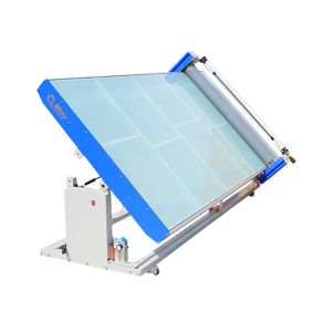 China Laminateur à plat personnalisé avec table inclinée, équipement de laminage à plat avec une largeur maximale de 64 pouces et table inclinée wholesale