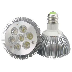 China E27 7W refrigeram a luz morna da lâmpada de Downlight do projetor do diodo emissor de luz 550-770LM do branco 6000K3000K 7 supplier