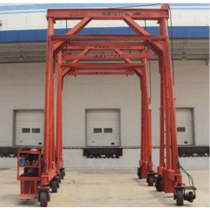 Red Steel Standard Mobile Container Crane , Port Gantry Crane Container Handling Crane