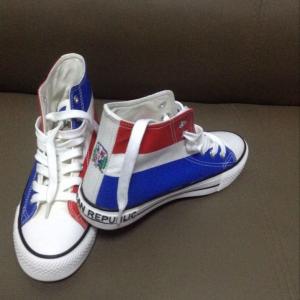 China Canvas shoes in white color or others sports shoes supplier
