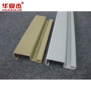 China Los paneles de pared plásticos del almacenamiento Grey Slatwall Panels For Garage o tiendas wholesale