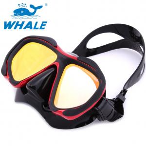 China Red Womens Dive Mask , Professional Diving Goggles With POM Material Side Button supplier