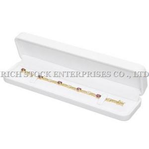 China Round Cornered White Leather Bracelet Boxes supplier