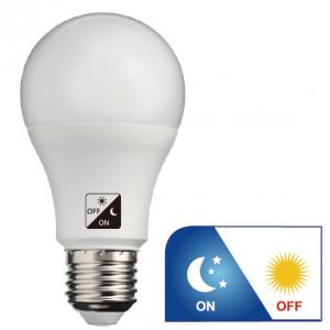 China WW 806lm Dawn To Dusk Outdoor Light Bulbs , A60 E27 LED Dusk To Dawn Bulb supplier