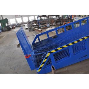 China 0.6m Mechanical Hydraulic Mobile Dock Ramp with Outriggers , 6000Kg wholesale