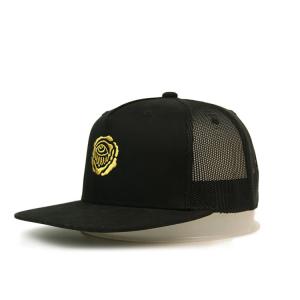China Casquillos planos de Bill Visor Polyester Snapback Mesh del camionero de encargo wholesale