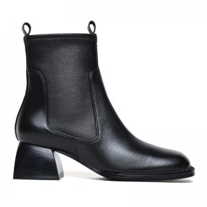 China Customized Women Heeled Shoes Black Square Chunky Heel Leather Boots Round Toe supplier