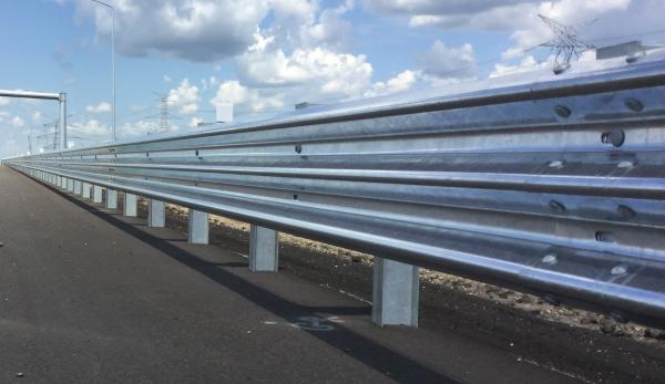 En1317-Aashto M180 Standards Highway Guardrailsw Beam With H Post