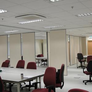 China Light Weight Office Partition Walls / Aluminum Frame Folding Partition Walls with Doors supplier