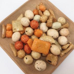 China Healthy Crispy Rice Cracker Trail Mix with Peanuts Good Taste Fried Crispy Snacks  Popular supplier