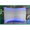 China Décorations gonflables de partie épousant la vente en gros gonflable Photobooth de mur de clôture de cabine de photo avec le tissu en nylon wholesale