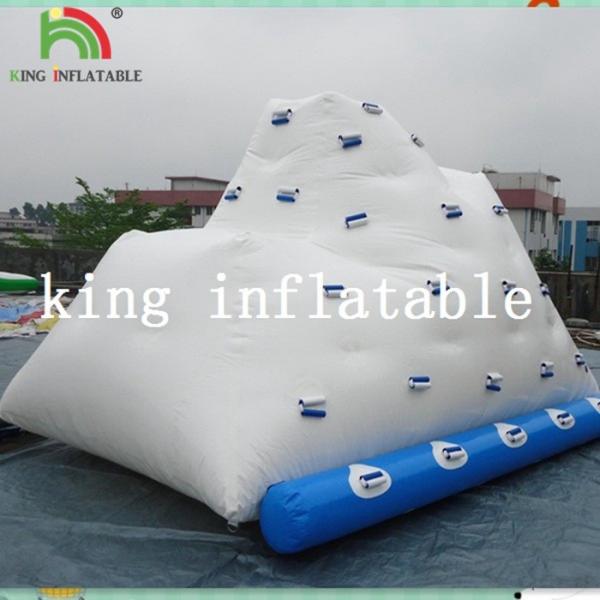 L'iceberg gonflable blanc de l'eau d'arrière-cour/logo fait sur commande durable