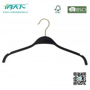 China Betterallの上限の黒はスキッド防止の肩が付いているワイシャツのハンガーを薄板にしました supplier
