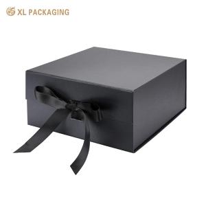 China Embalagem XL Caixas de luxo personalizadas Caixa de presente preta ecológica com tampa para presentes com fita e fecho magnético wholesale