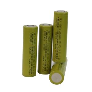 China Long Cycle Life 18650 Battery Cell , 3.6 Volt 2200mah Lithium Battery supplier
