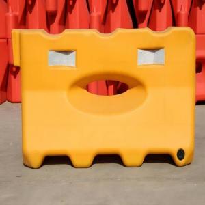 Safety Temporary PE Plastic Road Barriers For Roadway Safety 1300X650X200X400mm