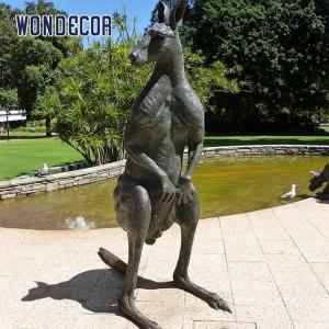 Metal Casting Life Size Kangaroo Statue Zoological Decoration