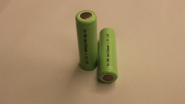 Батареи низкого nimh разрядки 1300mAh 1.2V aaa перезаряжаемые зеленеют энергию