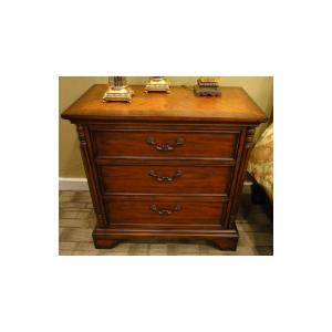 China ISO18001 Solid Wood Bedside Table Bedroom Solid Walnut Dresser Odorless supplier