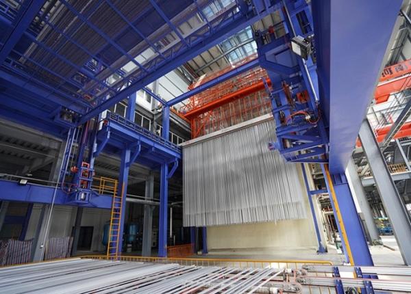 Línea de producción de anodizado vertical totalmente automática con 5000 toneladas mensuales de voltaje personalizado