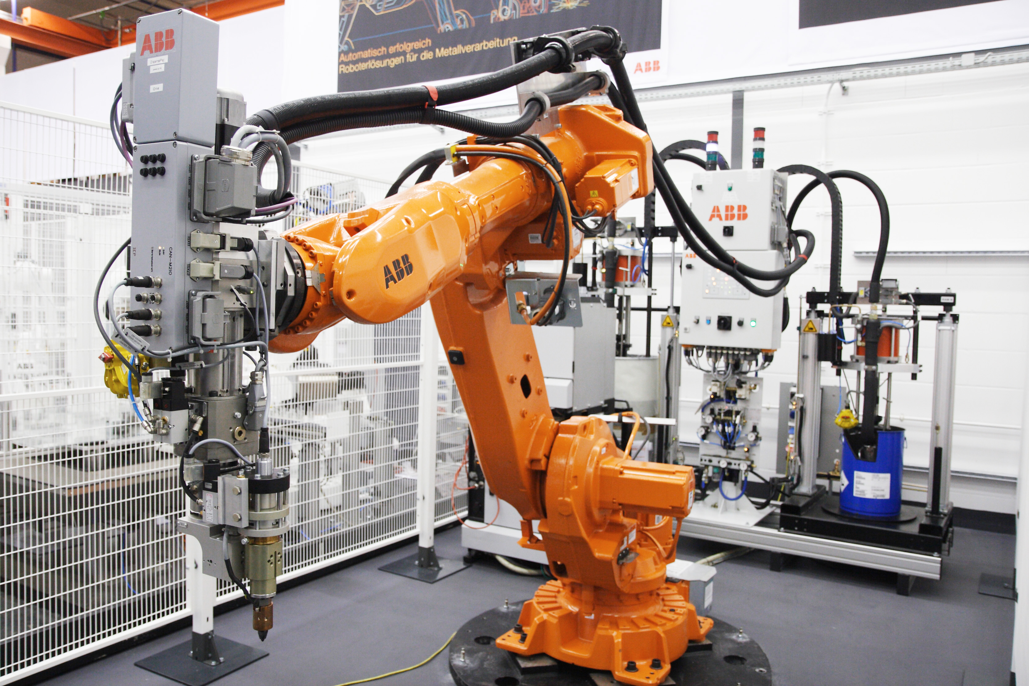 Виды промышленных роботов их назначение. Промышленные роботы ABB. Робот IRB 6620. Манипулятор ABB. Промышленный робот Fanuc r-2000ic/165f.