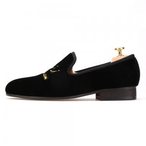 China Red Bottom Mens Velvet Loafers Rubber Outsole Color Customized For Business supplier