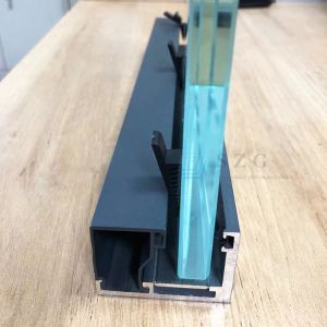 China Easy Installation Glass Partition Wall with 10 Years Warranty and Custom Sizes for Modern Offices wholesale