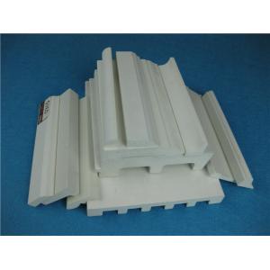 China Los perfiles/grano de la protuberancia del PVC del patio sacaron los perfiles plásticos supplier