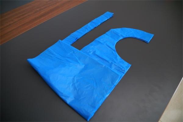 CE superficial liso respirable de los delantales plásticos disponibles impermeables certificado
