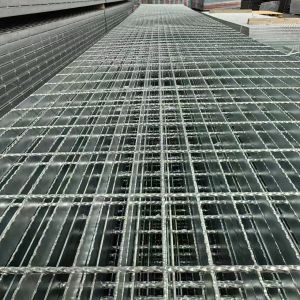 China 32*5 Commoned Serrated Tooth Steel Grating With Customizable Bearing Bar Spacing wholesale