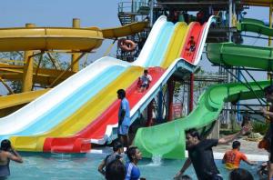 China Commercial Funny Rainbow Water Slide And Huge Water Slide Outdoor on sale 