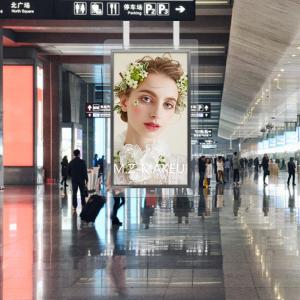 China 65" 4K Window Display LCD Screen Fans Cooling CMS Remote Controling wholesale
