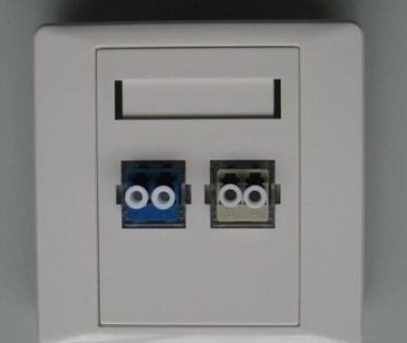 White color Light Weight FTTH Terminal Box Socket Panel LC 2 Duplex Adapter 86 Plastic Shell