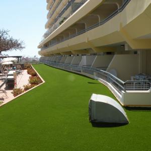 China Fake Artificial Grass Landscaping Bright Color 4*25m 2*25m Or Customized supplier
