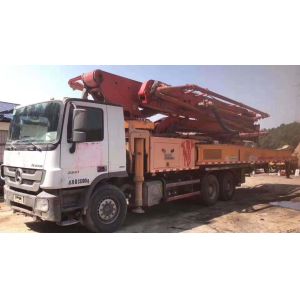 125/180 M3/H バンツ・シャシーで52mのコンクリートポンプを搭載した中古コンクリートミキサートラック