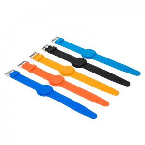 China RFID NFC Smart Silicone Bracelets With Cashless Payments For Festival Events supplier