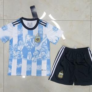 Quick Dry Kids Soccer Jerseys 120gsm Custom Name Football Jersey