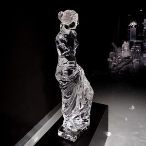 China Modern Style Technique Sculpture Acrylic Art Sculptures with Smooth Finish on sale