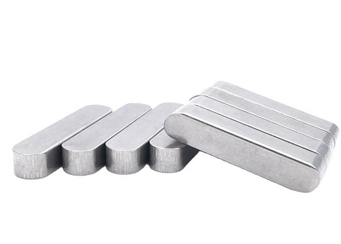 China Clé en acier inoxydable SS parallèle en bois à rouleaux en tête de rouleaux avec crochet DIN6885B supplier