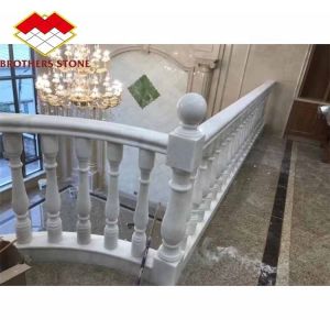 China Piso montado em degraus de mármore de ônix e balaustrada de mármore branco supplier