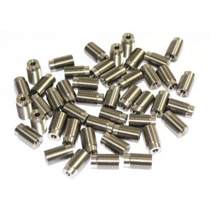 China La commande numérique par ordinateur a usiné des écrous d'insertion filetée d'acier inoxydable avec le revêtement de anodisation de poudre supplier