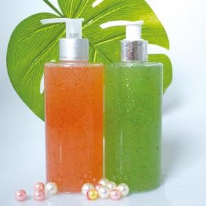 China Natural Organic Fruit Scrub Body Wash , Exfoliating Whitening Lightening Bath Shower Gel supplier