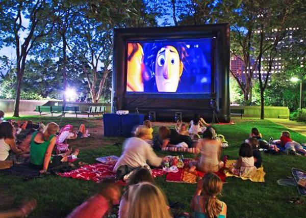 SGS Certificated Portable Projector Screen , Giant Outdoor Movie Screen 3 Years