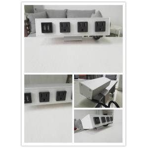 China Soquetes de poder montados mesa com 3 tomadas e 2 porta usb para o telefone celular do portátil supplier
