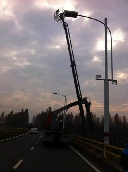 Camion/Upground d'inspection de pont en seau de Dongfeng 6x4 16m/sous l'